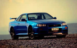 日落時分碎石路上的藍色日產Skyline GTR。