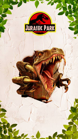 霸王龍衝破帶有 Jurassic Park 標誌和綠葉的牆壁。