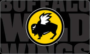 Buffalo Wild Wings 餐廳標誌，黃色圓圈內有帶翅膀的水牛。