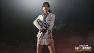 身穿校服的女兵在煙霧瀰漫的黑暗環境中手持步槍。