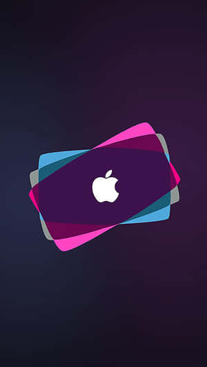 Apple標誌在深紫色背景上的彩色重疊幾何形狀上