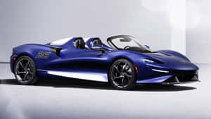 藍色McLaren Speedtail跑車在攝影棚中帶有白色飾邊