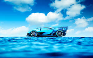 一輛藍色Bugatti跑車在多雲的天空下漂浮在海面上。