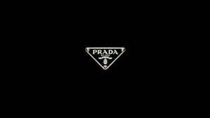 黑色背景上的 Prada 標誌三角形
