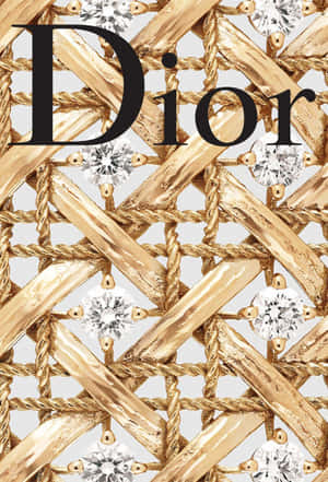 金色編織繩索和鑽石形成奢華圖案，帶有Dior標誌。