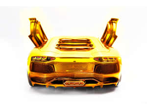 金色林寶堅尼跑車，剪刀門打開，白色背景。
