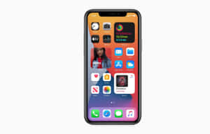 iPhone 主屏幕帶有應用程式圖示和小工具，背景為色彩繽紛的桌布。 — iPhone 14 壁紙