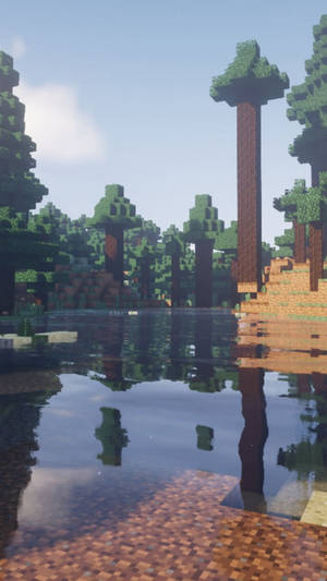 方塊Minecraft樹木喺晴朗天空下平靜嘅水面倒影。