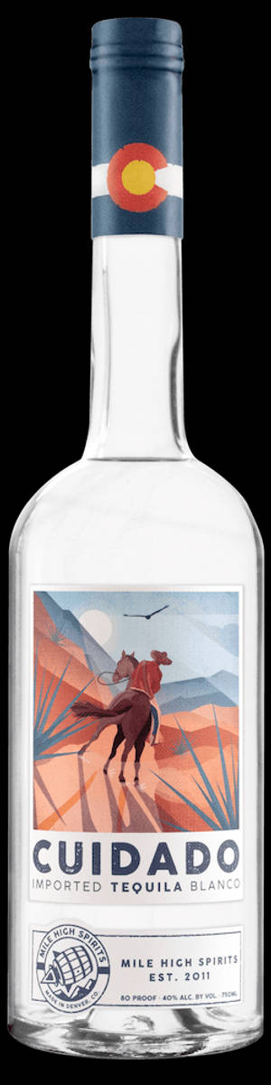 龍舌蘭酒瓶帶有牛仔和沙漠場景標籤