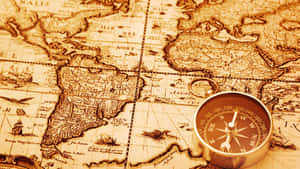 復古指南針放在古老世界地圖上，有船隻和各大洲 — 世界地圖 壁紙