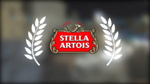 Stella Artois 啤酒標誌，帶有月桂花環和華麗的金色細節。