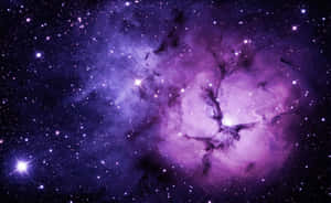 深空中的紫色星雲與明亮的星星 — 銀河 壁紙