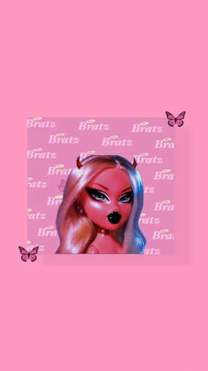 Bratz 公仔，有惡魔角和蝴蝶點綴，粉紅色背景。