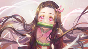 粉紅色眼睛和竹製口塞的動漫女孩被旋轉的運動包圍。 — 鬼滅之刃 壁紙