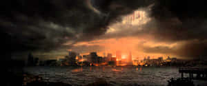暴風雲下黃昏時燃燒的城市天際線。 — 哥斯拉 王者巨獸 壁紙