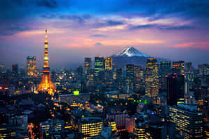 黃昏時分的東京城市景觀，東京塔和富士山盡收眼底。 — MacBook Air 13 壁紙