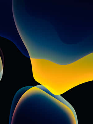 抽象數位藝術作品，黑色背景上流動的藍色和黃色形狀 — iPad Air 13 壁紙