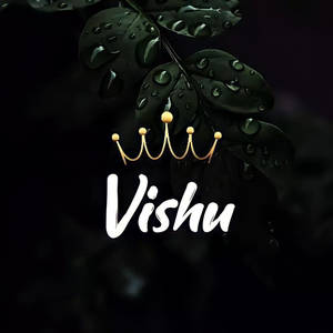 金色皇冠同Vishu個名喺深色濕葉上。