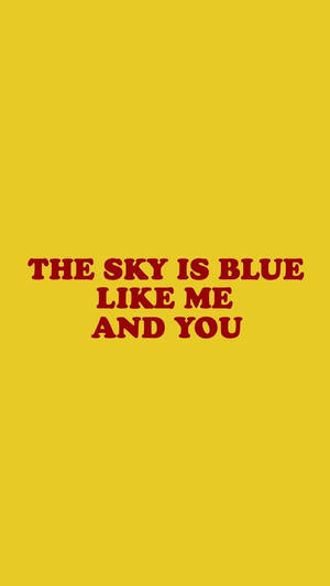 純黃色背景上的粗體紅色文字寫著「THE SKY IS BLUE LIKE ME AND YOU」