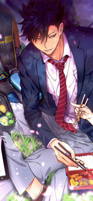 穿著西裝的動漫男孩在夜晚的櫻花下吃便當。