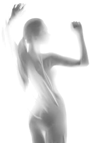 一位女士以幽靈般的單色剪影舉起雙臂跳舞。 — 靚女gif 壁紙