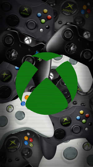 Xbox 手掣以圖案排列，中央有綠色標誌。 — 遊戲 壁紙