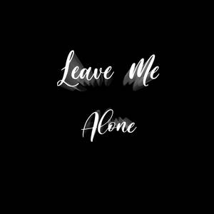 純黑色背景上帶有白色草書文字「Leave Me Alone」 — 黑白 壁紙