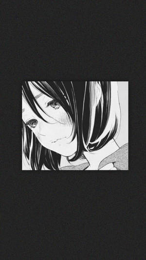 長髮動畫女孩以單色風格向下看。