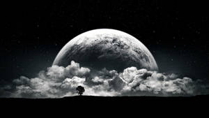 山丘上的一棵孤樹，下方是巨大行星和星空。