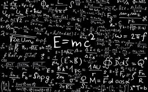 黑板佈滿了手寫的白色粉筆物理和數學公式。 — 科學 壁紙