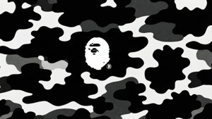黑白迷彩牆紙，中央有A BATHING APE標誌。