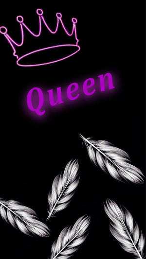 黑色背景上白色羽毛之上的霓虹紫色皇冠和單詞 Queen。 — 黑紫 壁紙