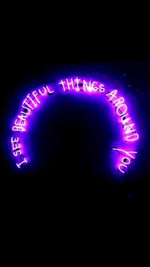 霓虹燈牌以紫色光芒顯示 I see beautiful things around you。 — 黑紫 壁紙