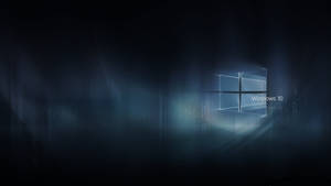 Windows 10標誌在深藍色數碼迷霧中發光，帶有光線。