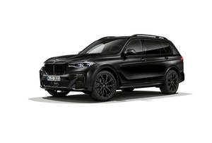 啞光黑色BMW X7 SUV在乾淨白色背景的工作室拍攝。 — Audi R8 GIF 壁紙