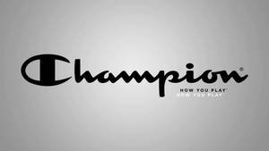灰色背景上帶有標語 How You Play 的 Champion 品牌標誌