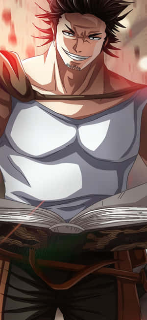 紅髮動畫男子咧嘴笑著，同時拿著一本打開的書。