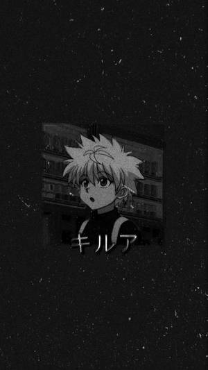 頭髮尖刺的動漫角色，在星空夜晚的窗戶前向外凝望。