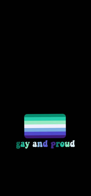 黑色背景上帶有「gay and proud」文字的彩虹旗