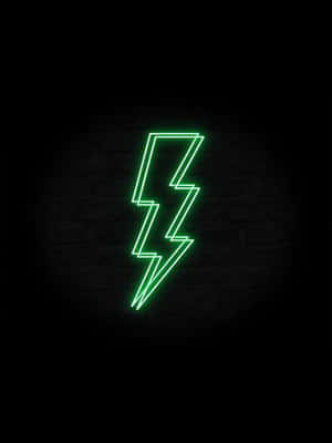 黑暗磚牆上的綠色霓虹閃電。