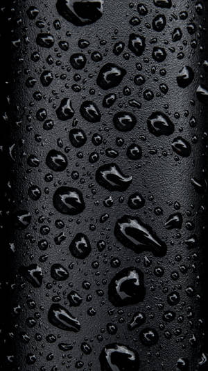 黑色紋理表面上水珠的特寫 — 雨 壁紙