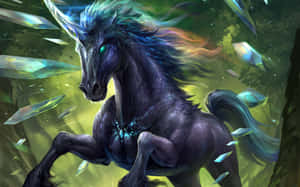 一隻深藍色獨角獸，眼睛發光，在森林中奔跑，周圍有漂浮的水晶。