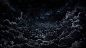 烏雲散開，露出上方的星空夜空。