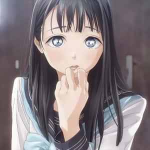 藍眼睛的動漫女孩穿著校服咬手指。 — 可愛動漫女仔 壁紙