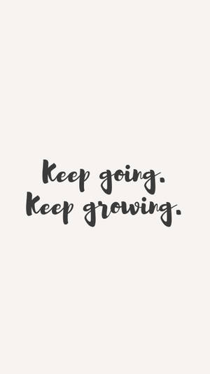 勵志語錄 keep going keep growing 以黑色字體寫在米色背景上
