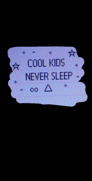 黑色背景上帶有星星和符號的像素藝術文字，寫著「cool kids never sleep」。