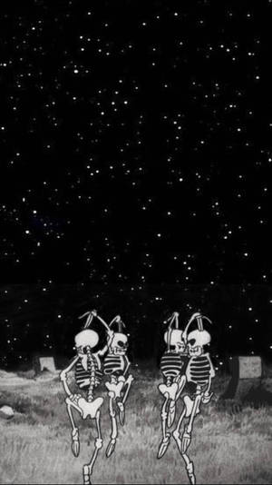 兩個骷髏在星空下的墓園裡跳舞。