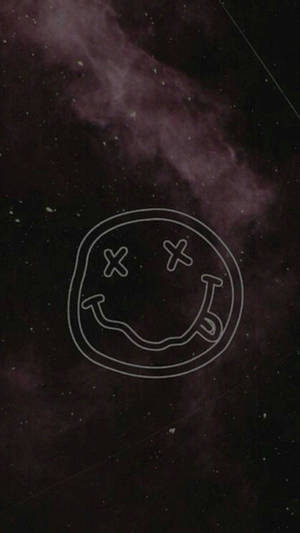 一個簡單的白色笑臉，X形眼睛，以深紫色星空為背景。